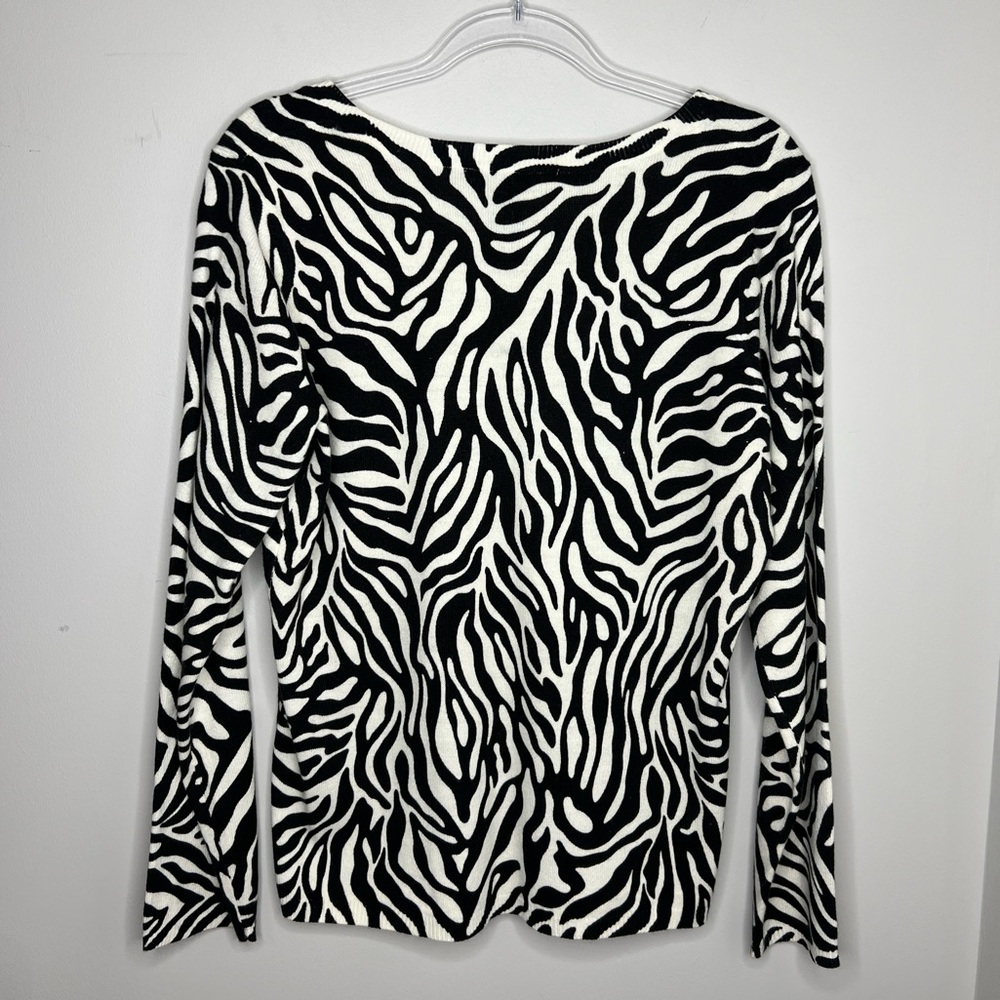 Josephine Chaus black + white zebra striped v neck sweater. Large. - Picture 5 of 5
